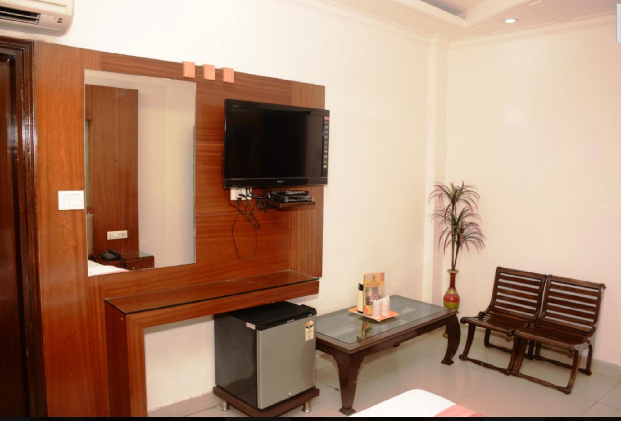 Capital O 6408 Hotel Delhi Heart New Delhi Exterior photo