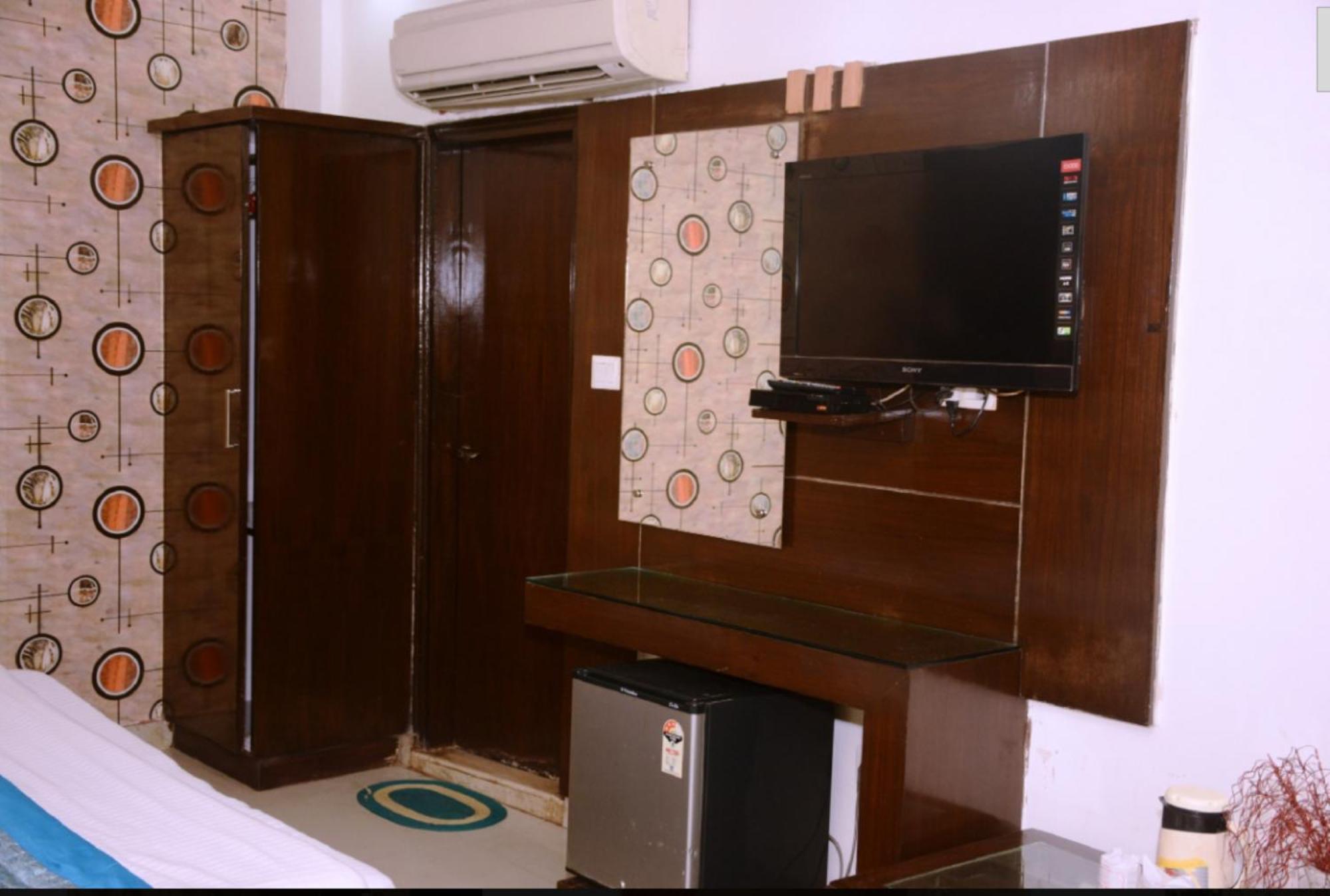 Capital O 6408 Hotel Delhi Heart New Delhi Exterior photo