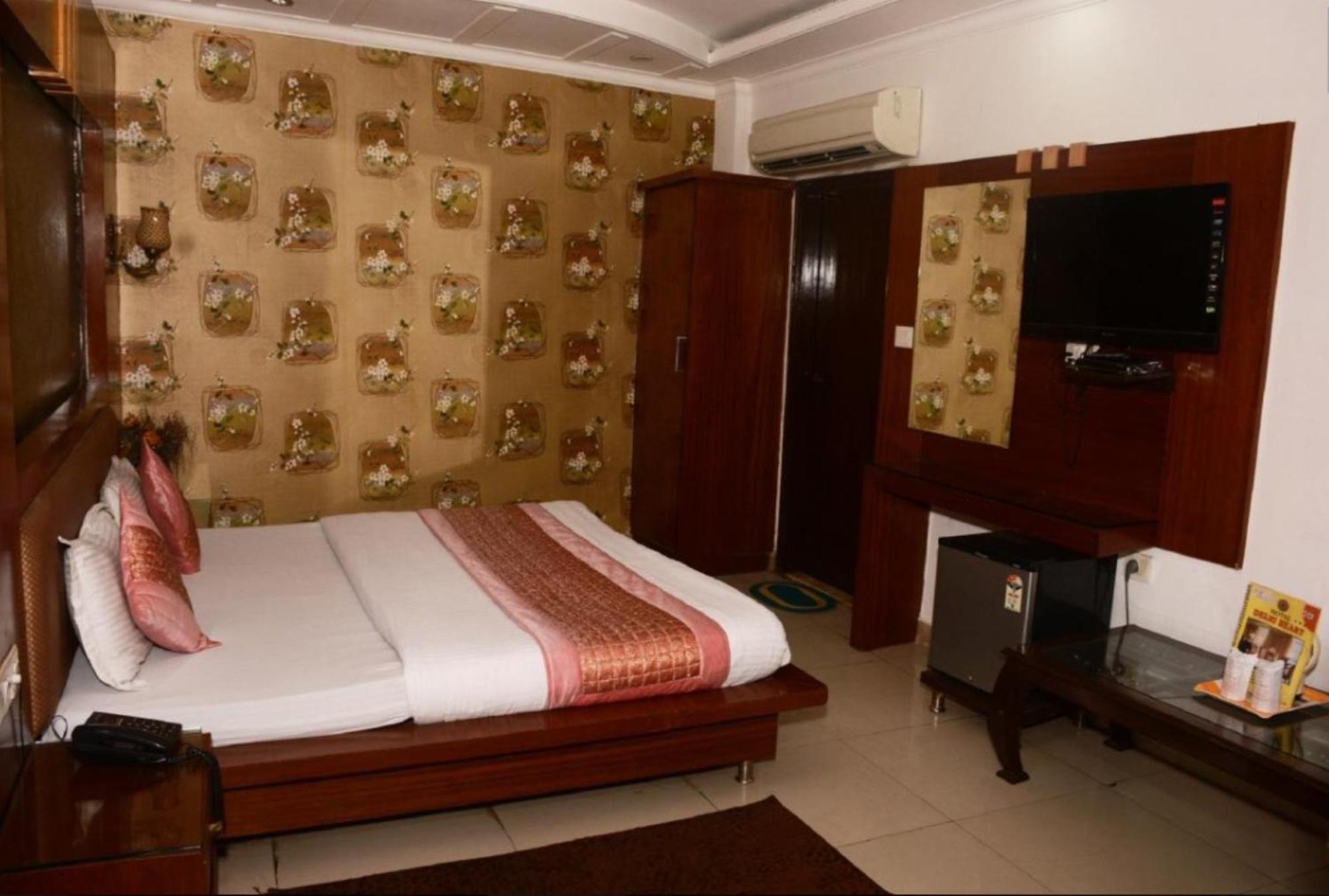 Capital O 6408 Hotel Delhi Heart New Delhi Exterior photo